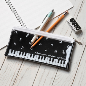 Piano line クリアペンケース(ブラック)♪※在庫有りと書いてあっても、お取り寄せ商品は受注後にメーカー注文になります。※☆【音符・小物グッズ-音楽雑貨】【音楽雑貨】 音楽グッズ <br>バレエ発表会 記念品 プレゼントに最適 ♪