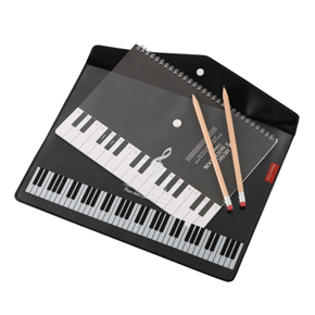 Piano line マチ付き楽譜ケースA4(ト音記号)♪※在庫有りと書いてあっても、お取り寄せ商品は受注後にメーカー注文になります。※☆【音符・小物グッズ-音楽雑貨】【音楽雑貨】 音楽グッズ <br>バレエ発表会 記念品 プレゼントに最適 ♪