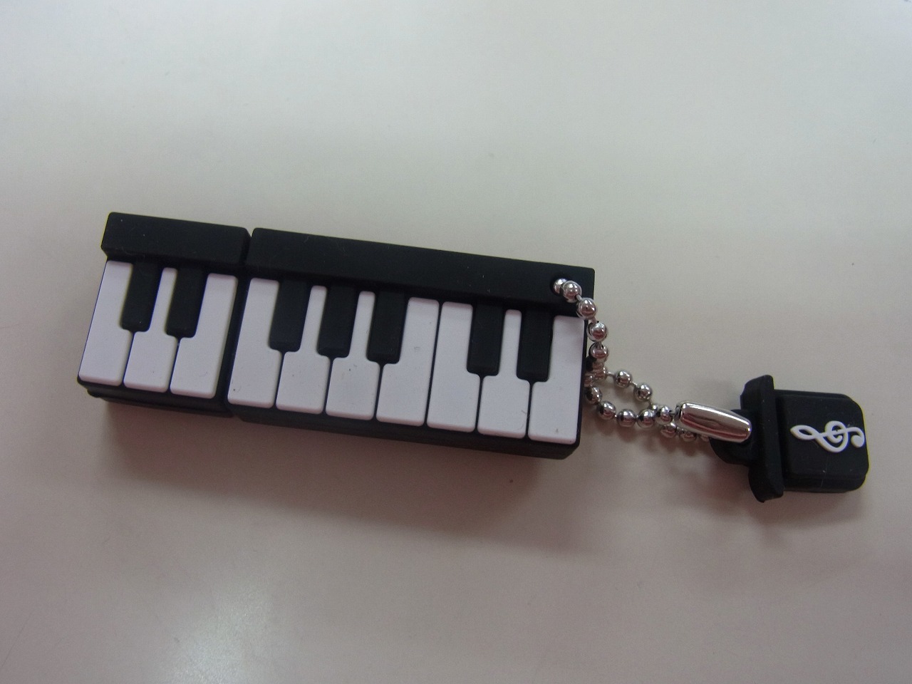 USBメモリ♪ピアノ鍵盤 2GB♪【プレゼントに最適♪】 音楽雑貨 音楽グッズ  <br>音楽発表会 記念品 プレゼントに最適 ♪