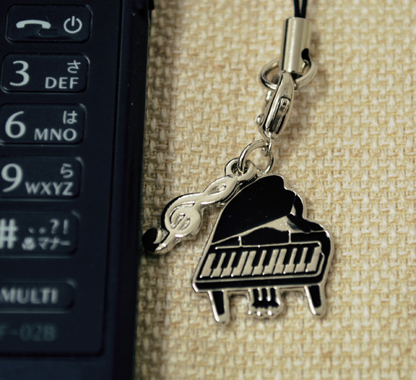 ピアノ　携帯ストラップ